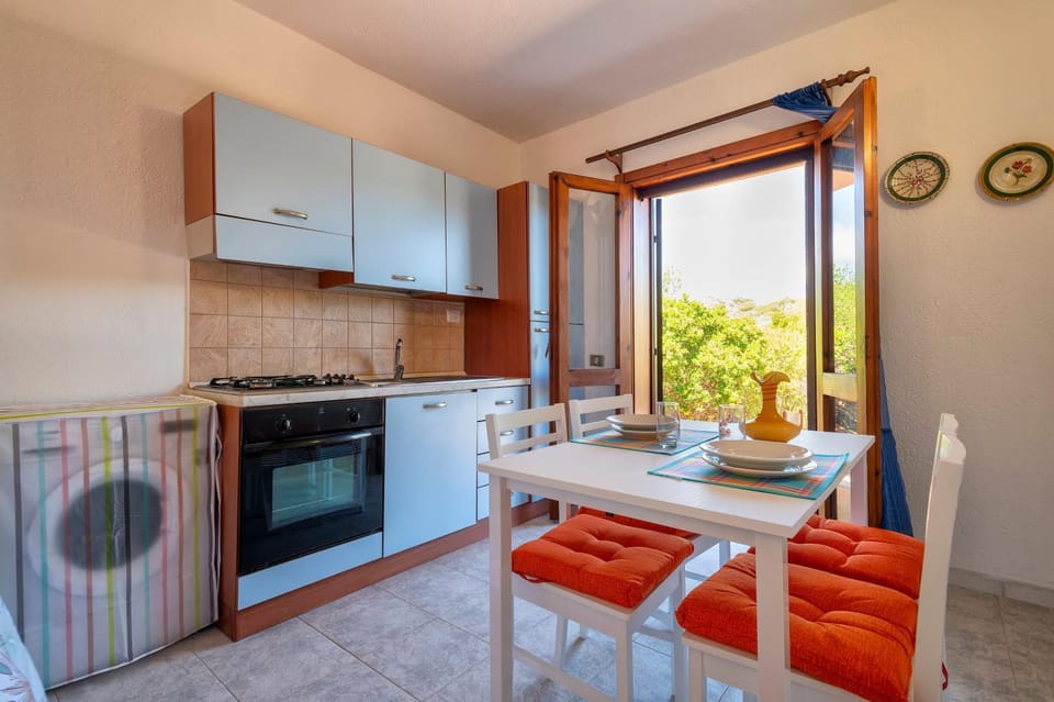 Property building, Kitchen or kitchenette, Living room