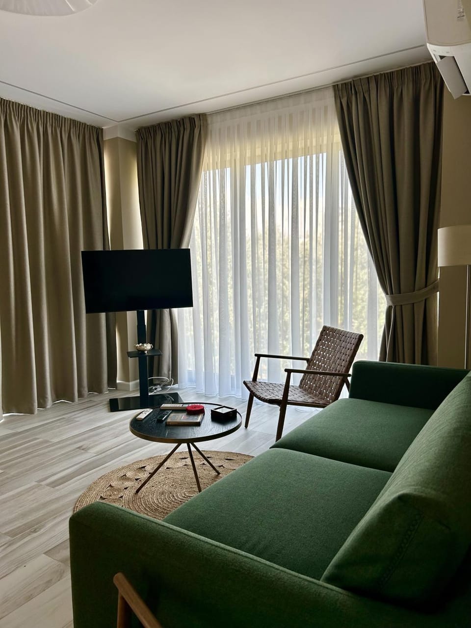 Communal lounge/ TV room, Living room, Seating area, Evening entertainment