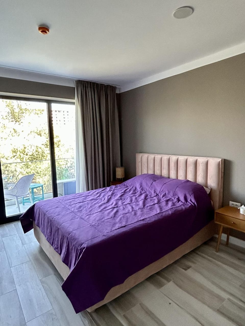 Bed, TV and multimedia, Bedroom