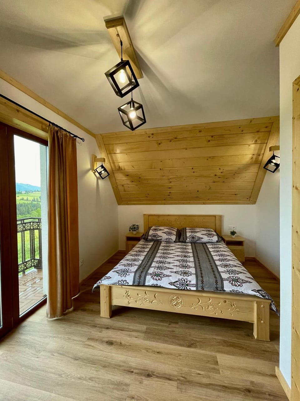 Bed, Photo of the whole room, Bedroom, Mountain view