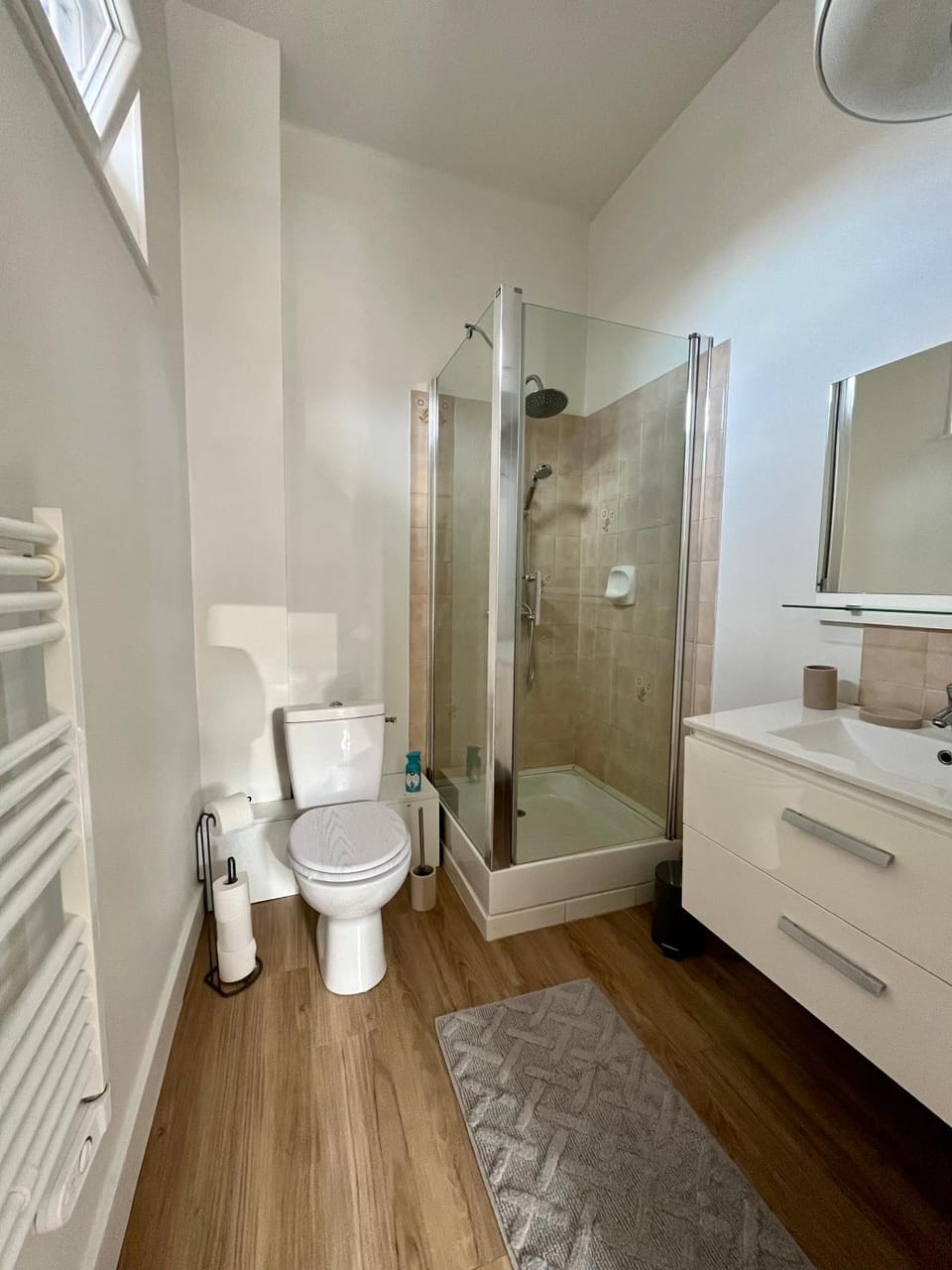 Shower, Toilet, Bathroom, towels
