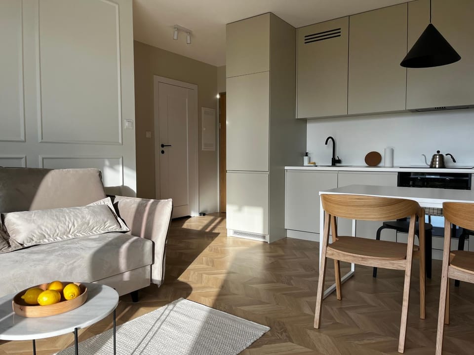 Kitchen or kitchenette, Living room, Seating area, Dining area