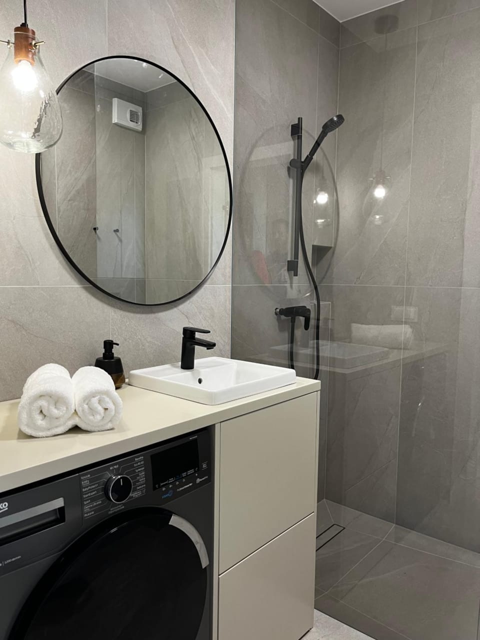 Shower, Bathroom, towels