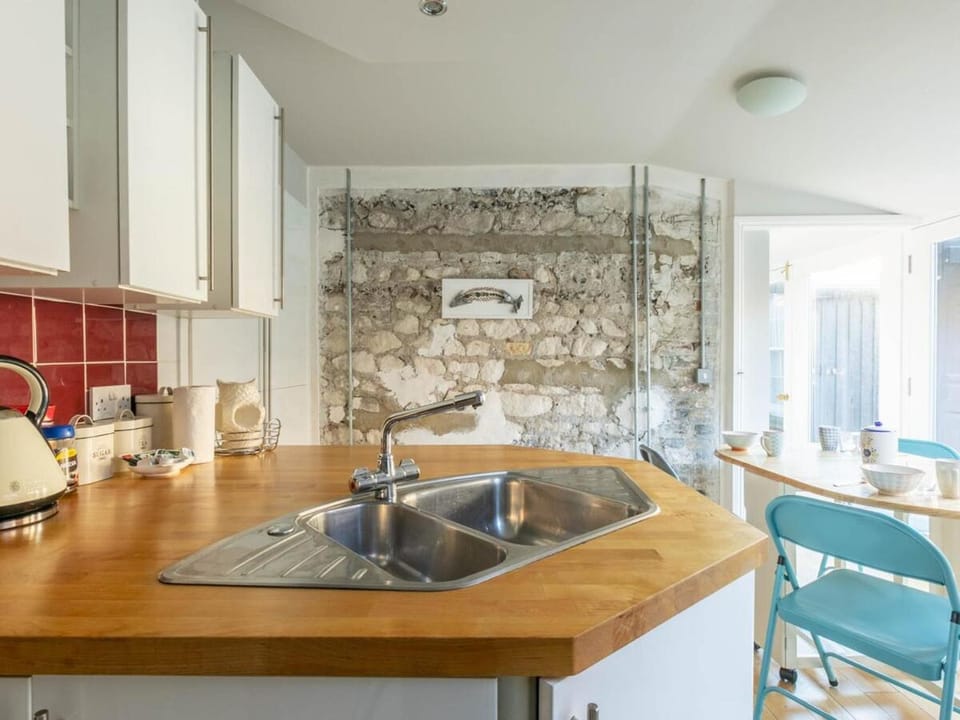 The Coach House -Charming 2 level cottage near beach and town House in Ramsgate