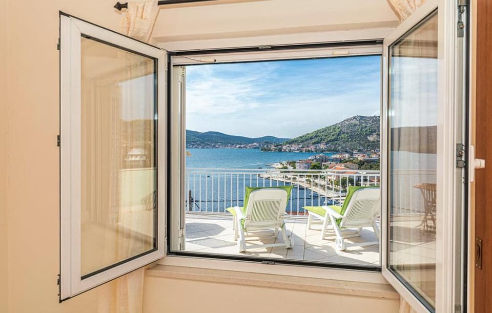 Seaview apartments Apartment in Šibenik-Knin County, Croatia