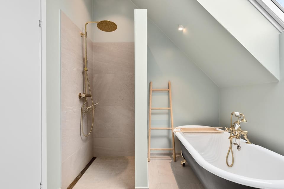 Bathroom, Bath