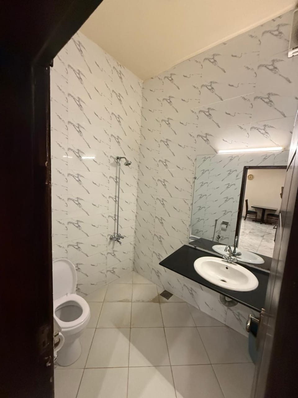 Shower, Toilet, Bathroom, towels