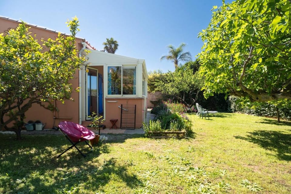 Property building, Spring, Day, Garden, Garden view