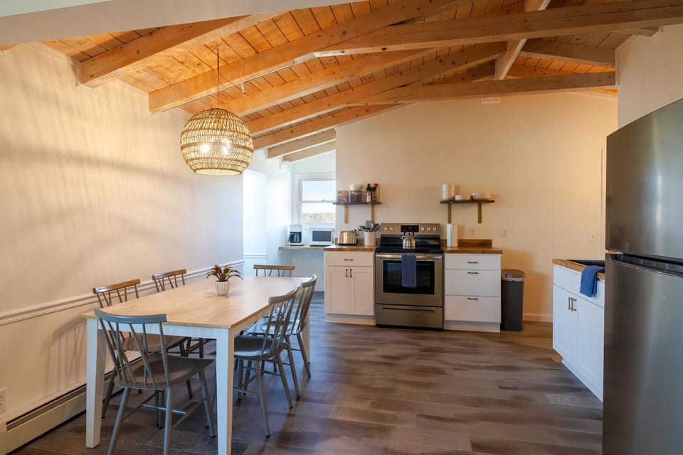 Top Floor Condo w/ Ocean Views [Admirals Quarters] Apartment in Southwest Harbor