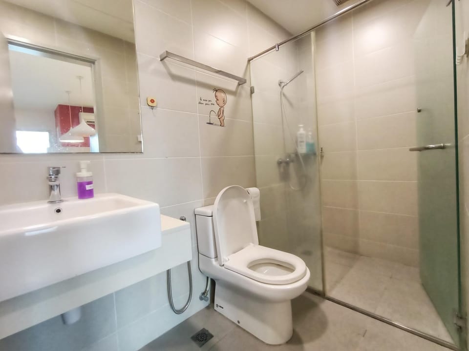 Deluxe Suites 5, 2-4 pax , Netflix, Georgetown Apartment in George Town