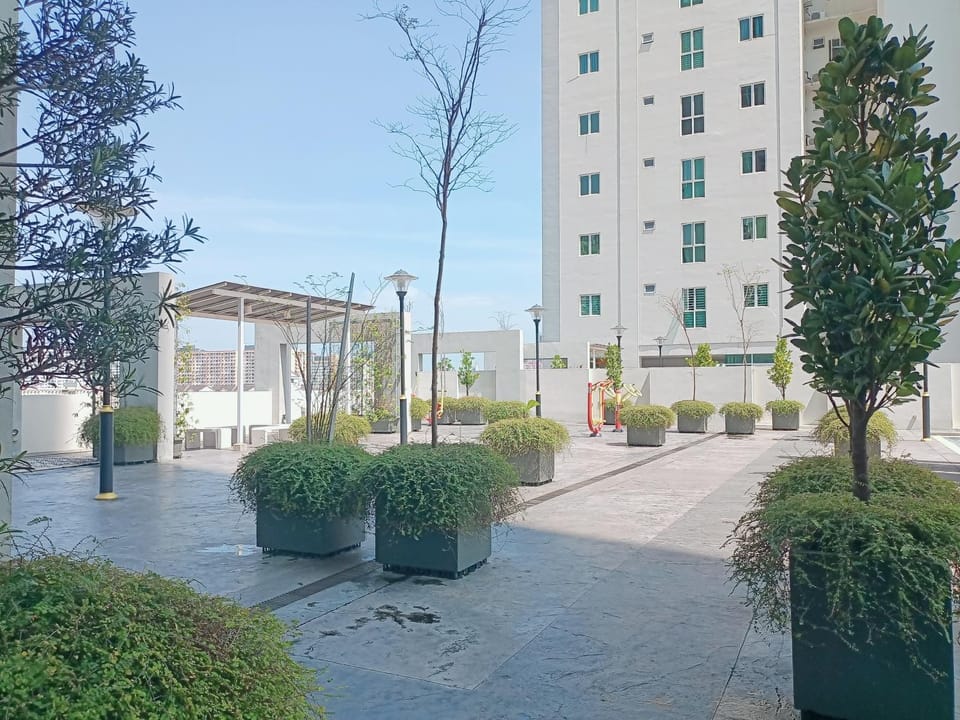 Deluxe Suites 5, 2-4 pax , Netflix, Georgetown Apartment in George Town