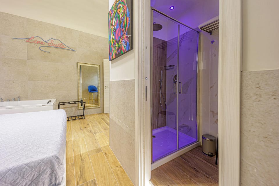 Shower, Bathroom, Photo of the whole room, Bedroom, towels
