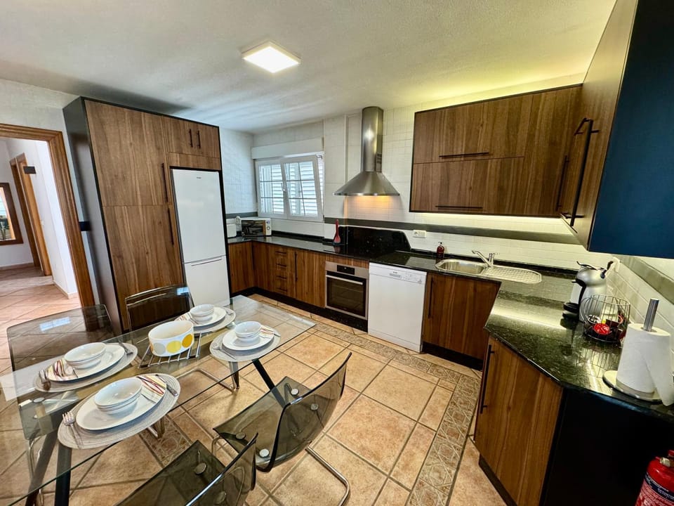 Kitchen or kitchenette, Dining area, dishwasher, oven, stove