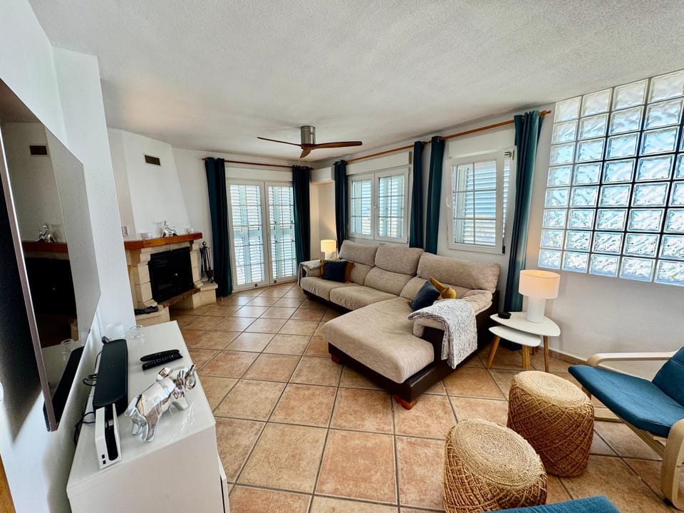 TV and multimedia, Living room, Seating area, fireplace, air conditioner