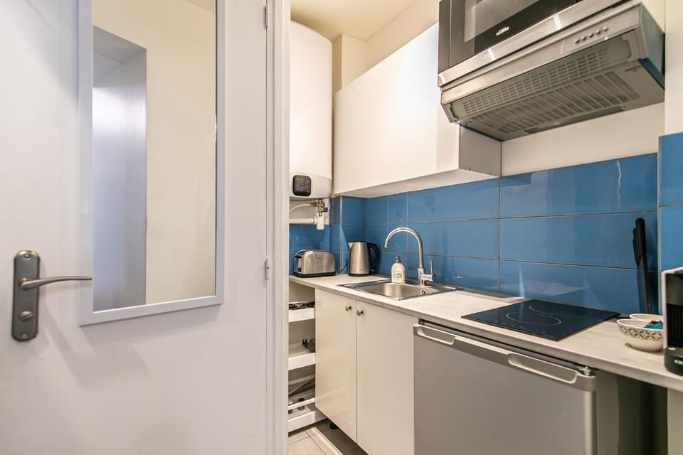 Coffee/tea facilities, Kitchen or kitchenette, minibar, stove, toaster