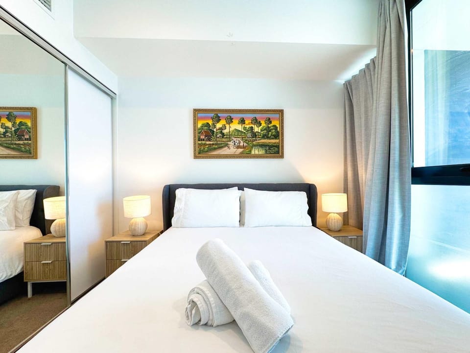 Beautiful Cambodian Inspired Apartment with Pool & Gym Apartment in Adelaide