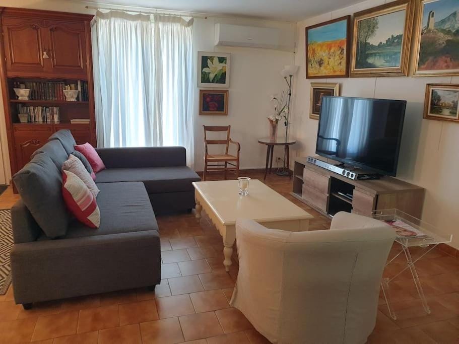Maison T4, campagne Provençale calme, tout confort House in Lambesc