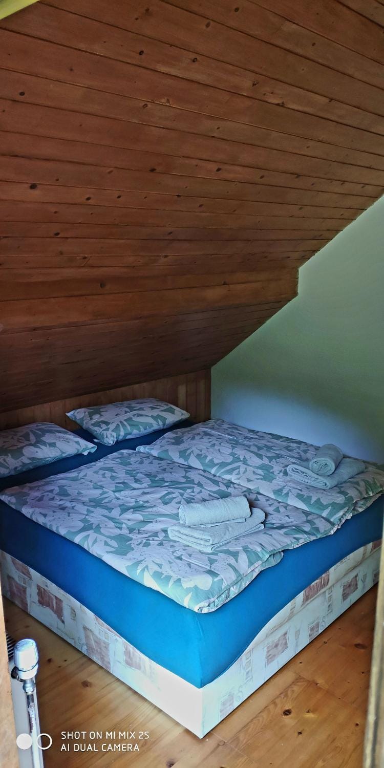 Bed, Bedroom, internet