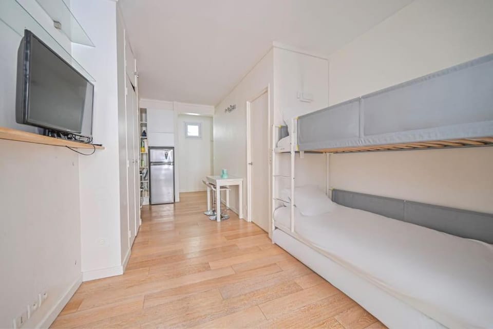 Bed, TV and multimedia, Kitchen or kitchenette, Photo of the whole room, Bedroom, minibar, wardrobe