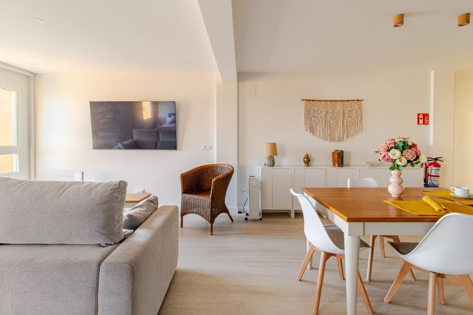 Communal lounge/ TV room, TV and multimedia, Living room, Dining area