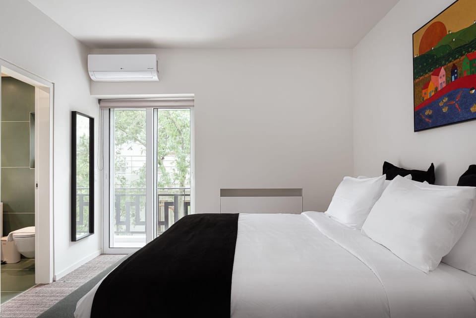 Bed, Photo of the whole room, Bedroom, air conditioner