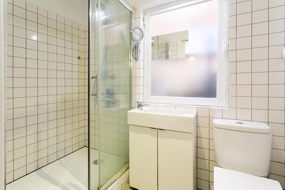 Shower, Toilet, Bathroom, Bath, towels