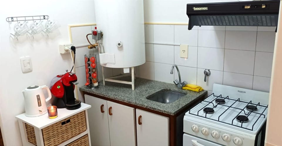 Kitchen or kitchenette, pet friendly, stove