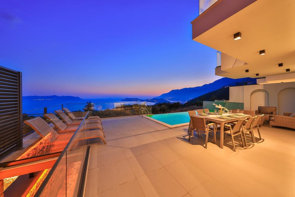 Villa Infinity Sky - Private Pool - Panoramic Sea View Apartment in Antalya Province