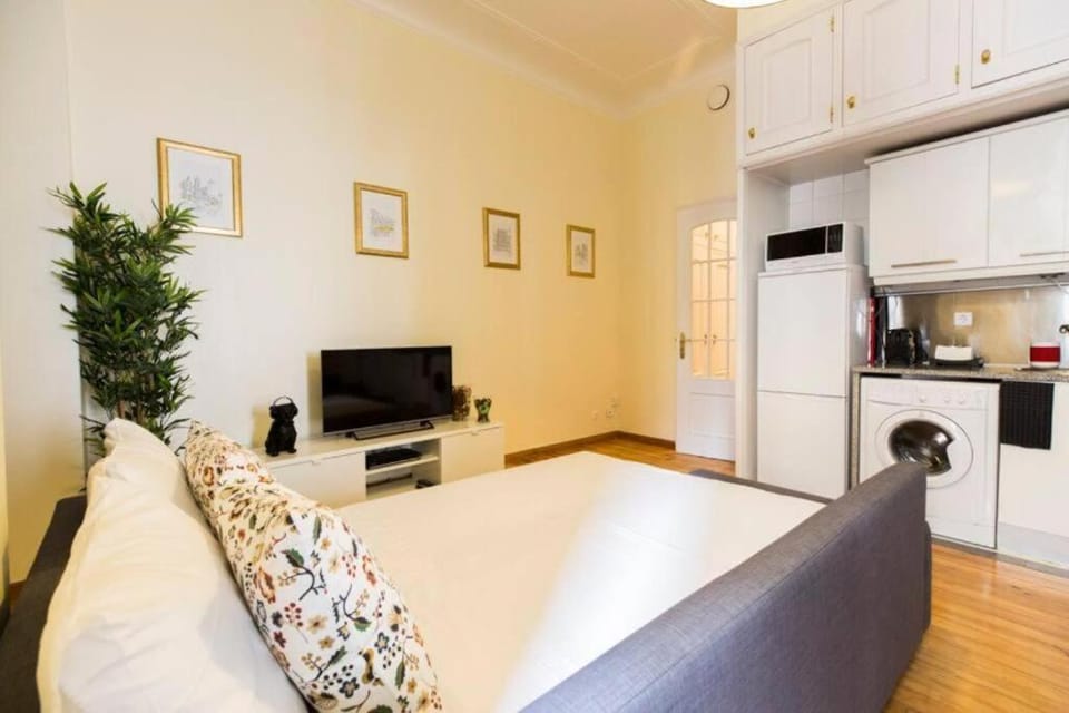 Communal lounge/ TV room, Kitchen or kitchenette