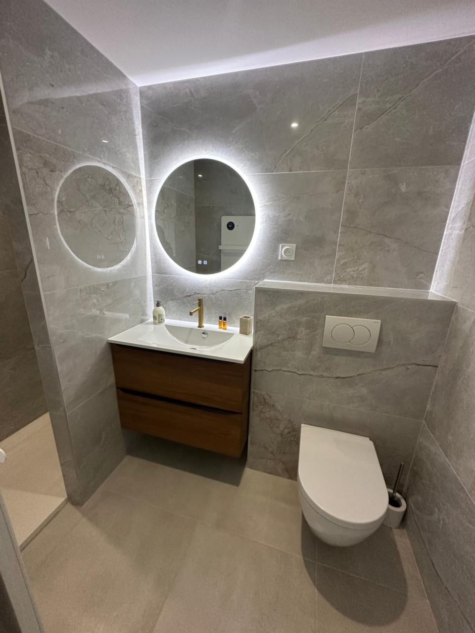 Shower, Toilet, Bathroom