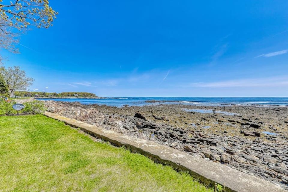 Castle Rock & Sea Belle Cottages House in Cape Neddick