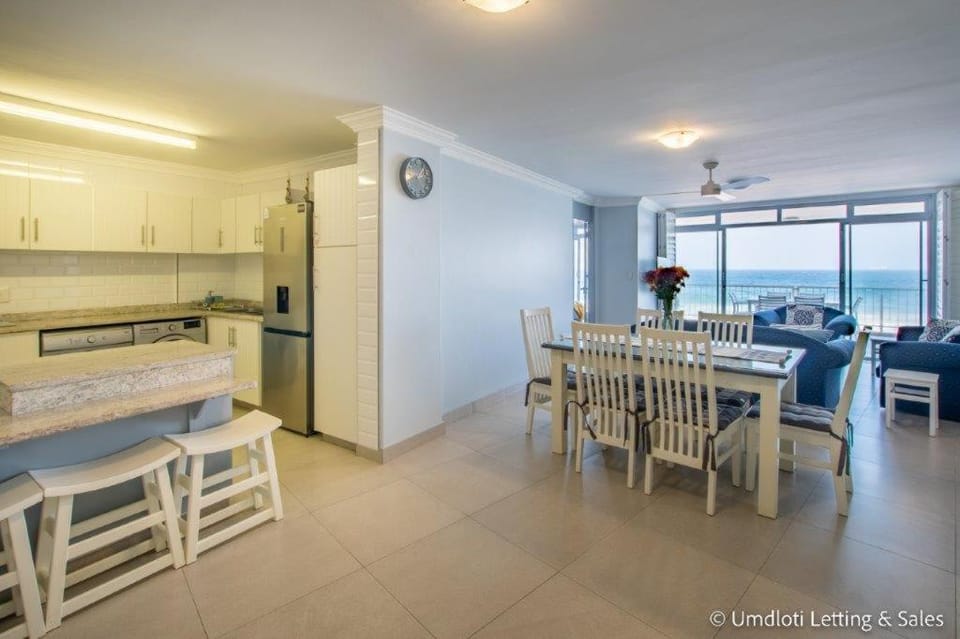 Kitchen or kitchenette, Seating area, Dining area, minibar, pet friendly