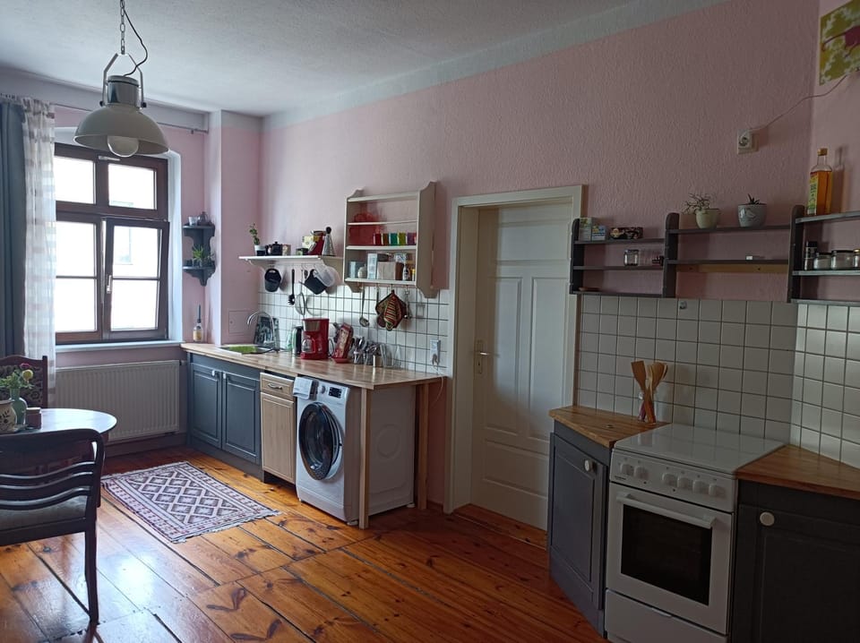 Kitchen or kitchenette, Dining area, dishwasher, pet friendly, stove, toaster, washing machine
