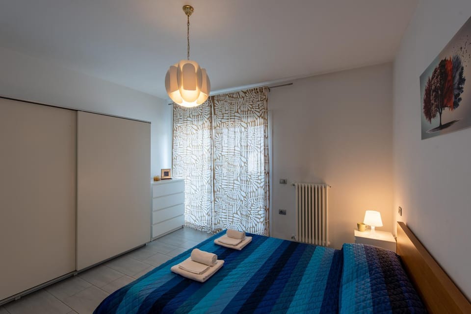 towels, wardrobe