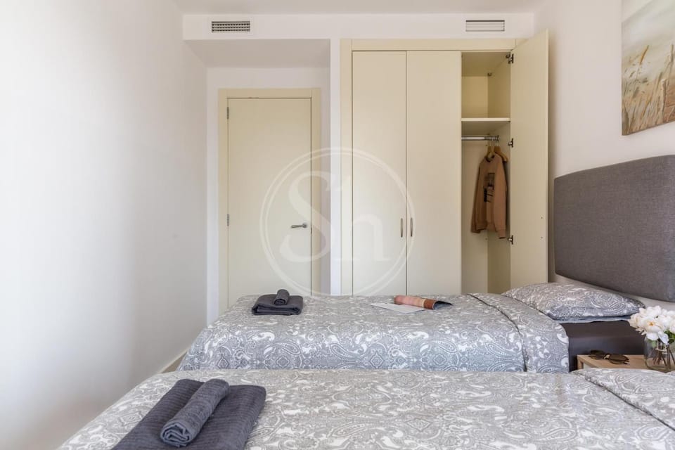 Bed, Photo of the whole room, Bedroom, wardrobe