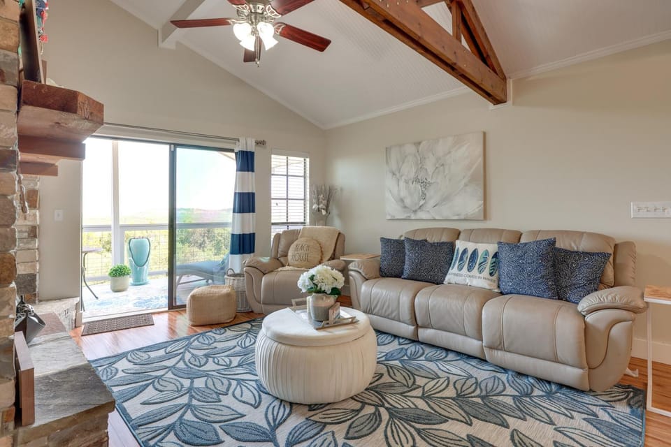 Canyon Lake Rental with Balcony and Lake Views House in Canyon Lake