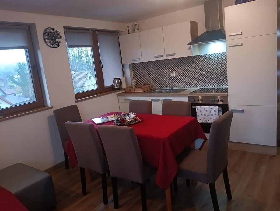 Kitchen or kitchenette, Seating area, Dining area, oven, stove