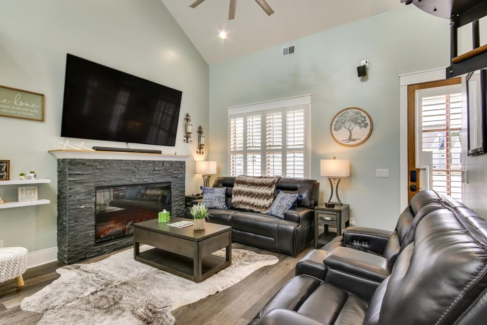 Greenwood Getaway w/ Furnished Patio & Lake View House in Lake Greenwood