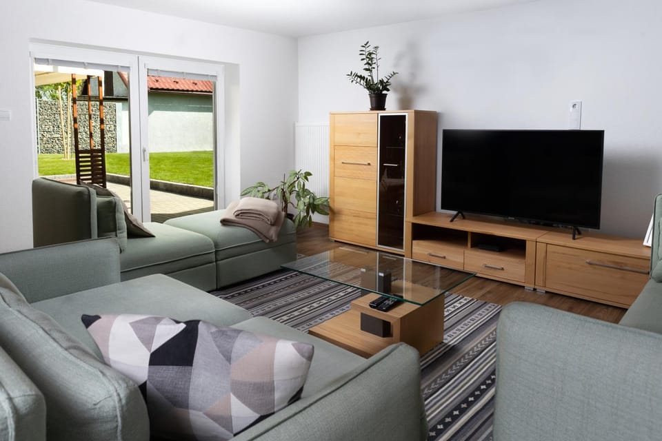Game Room, TV and multimedia, Living room, Seating area, Evening entertainment