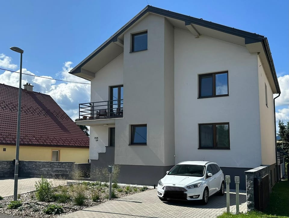 Property building, Day, Street view, Location, Parking