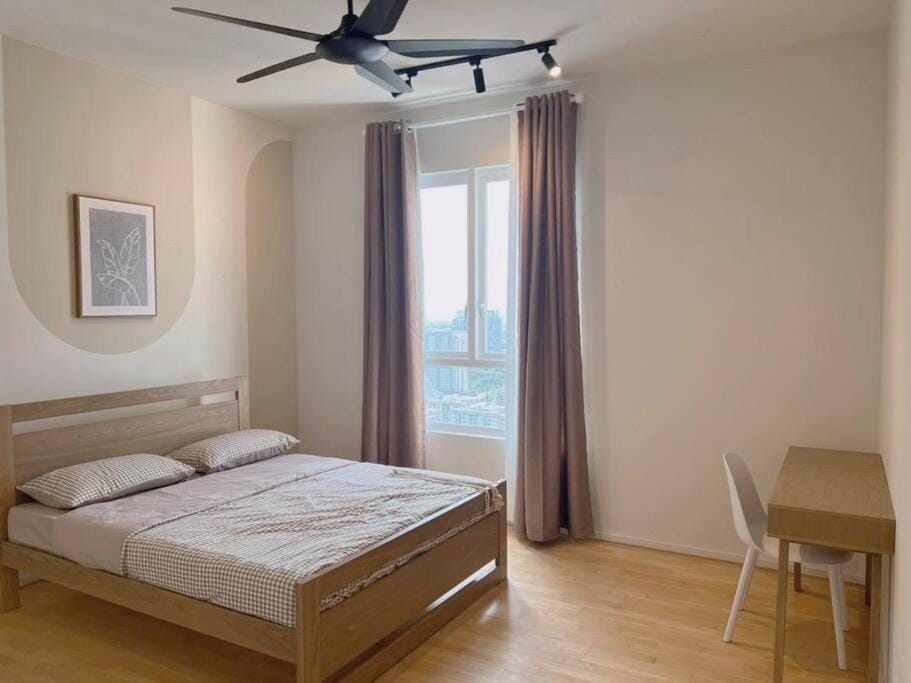 Bed, Photo of the whole room, Bedroom, fireplace