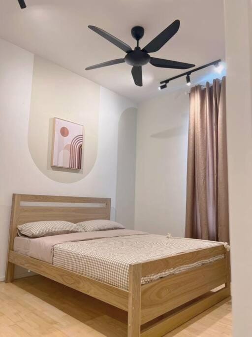 Bed, Photo of the whole room, Bedroom, fireplace