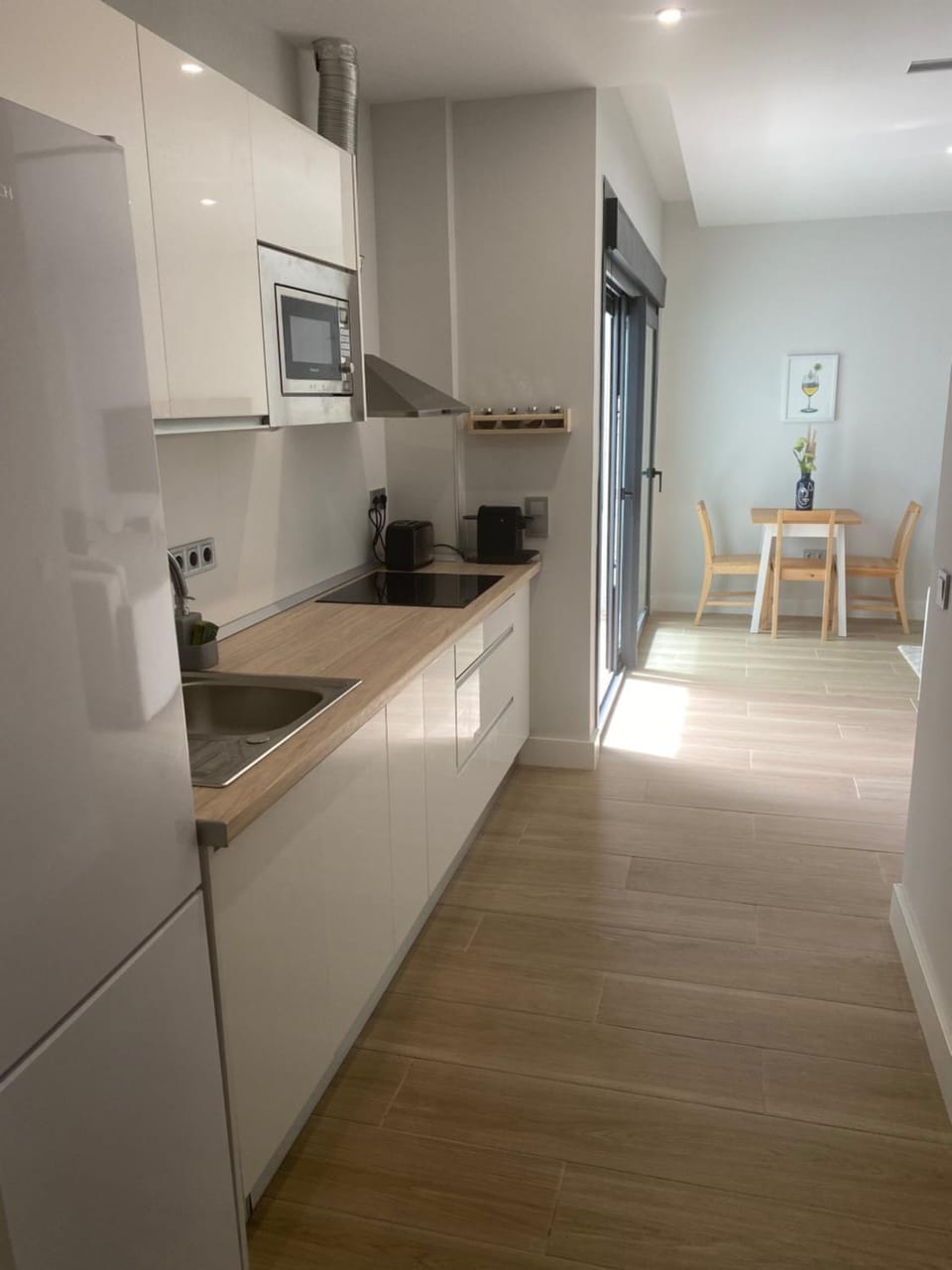 Kitchen or kitchenette, Dining area, minibar, pet friendly, stove