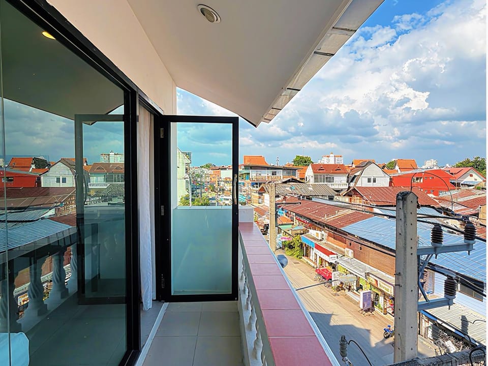 View (from property/room), Balcony/Terrace, Balcony/Terrace, Street view
