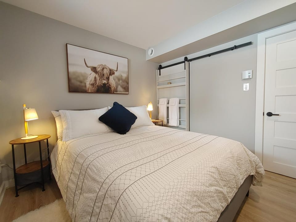 Bed, Photo of the whole room, Bedroom, wardrobe