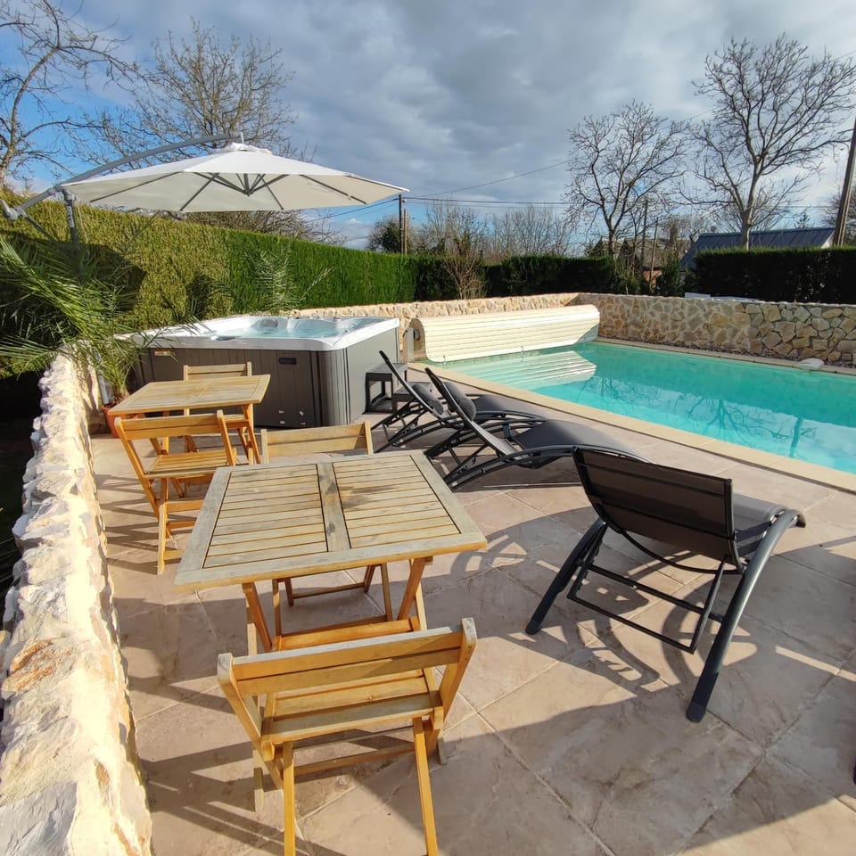Patio, Balcony/Terrace, Pool view, Swimming pool, Breakfast