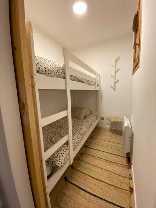 Bedroom, bunk bed