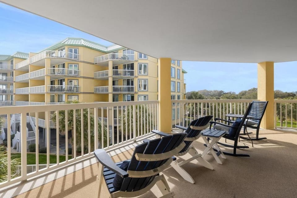 Ocean Paradise: 4BR Condo in Litchfield By the Sea House in South Carolina
