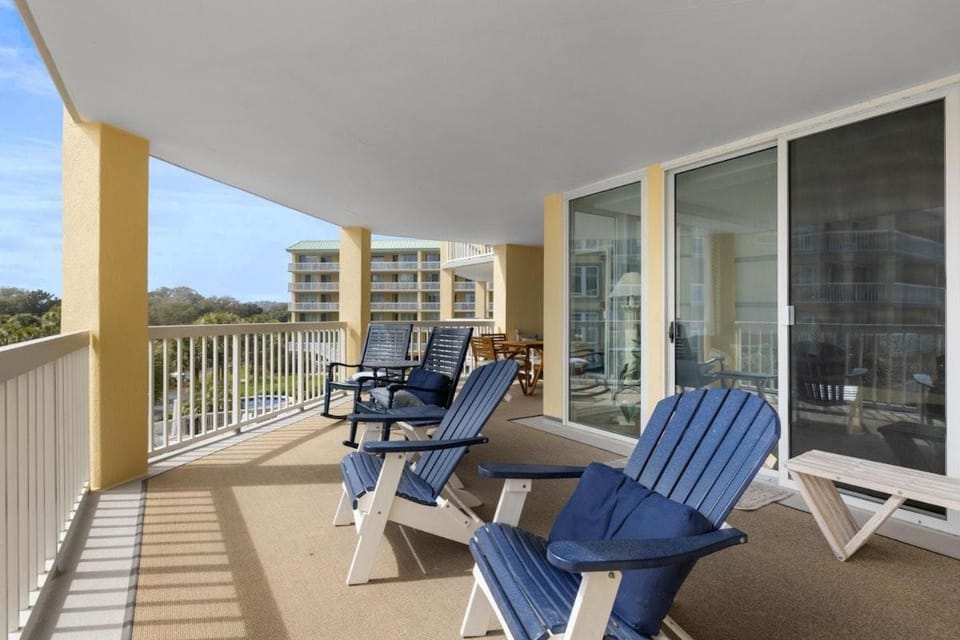 Ocean Paradise: 4BR Condo in Litchfield By the Sea House in South Carolina