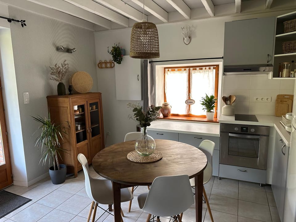 Maison au milieu des bois et des animaux Chalet in Centre-Val de Loire